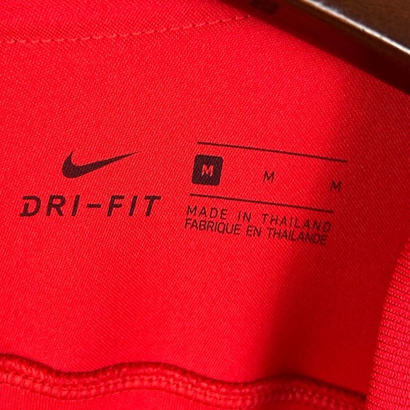 Nike Dri-Fit Red Shirt Size Medium - Picture 5 of 8
